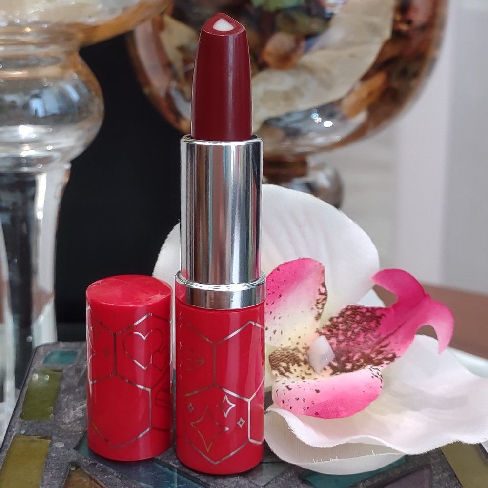 Clinique Dramatically Different Lipstick #25 Angel Red